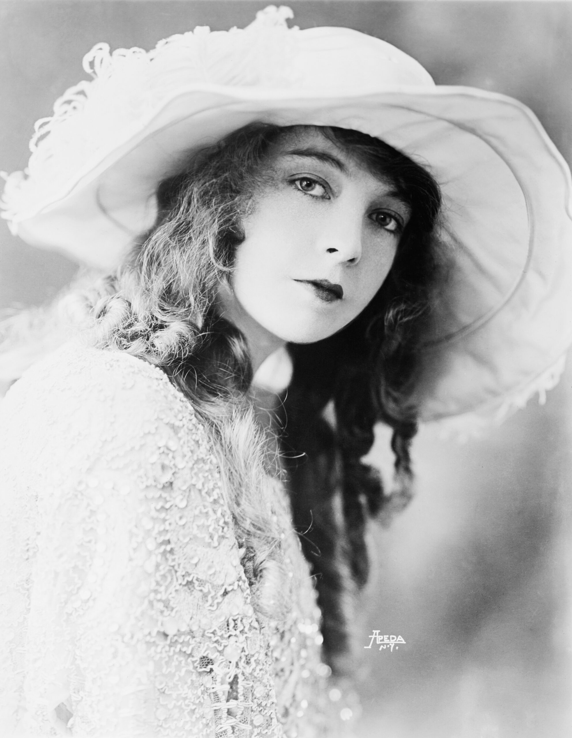 Lillian Gish – Child Star & Actress from the Era of Silent Movies